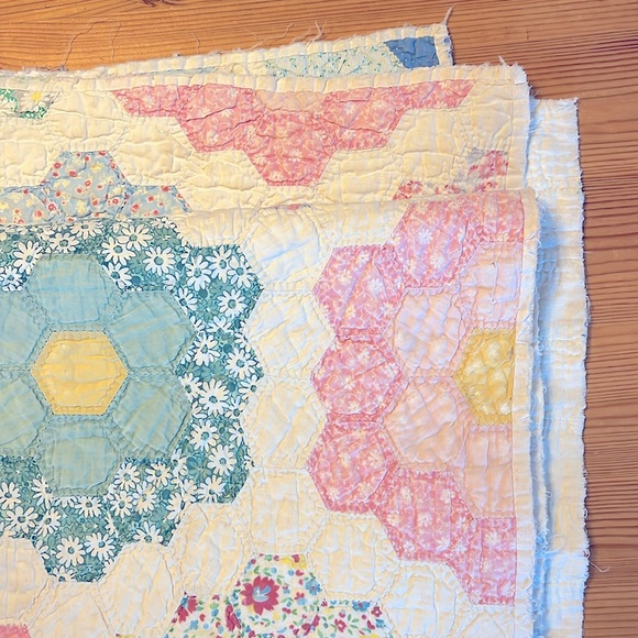 Antique Grandmothers Flower Garden Hexi Quilt - Picture 11 of 11
